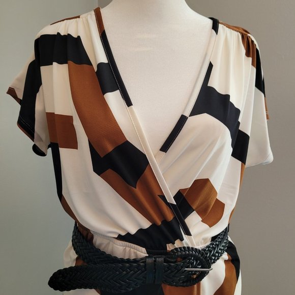 Venus V- neck Wrap Style Dress - Picture 3 of 8